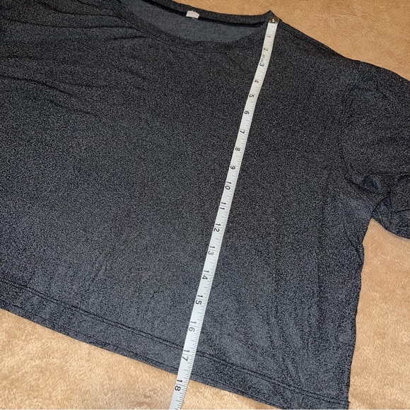 Lululemon crop Athletic Shirt - Picture 5 of 6